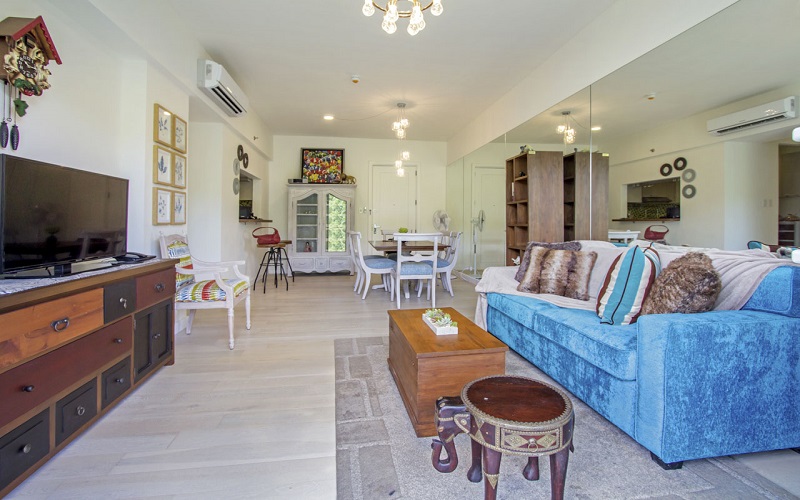 32 Sanson - Living & Dining Area
